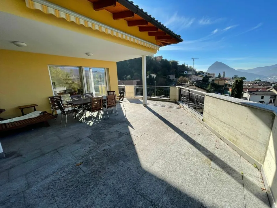 Villa intéressante avec jardin et vue sur le lac