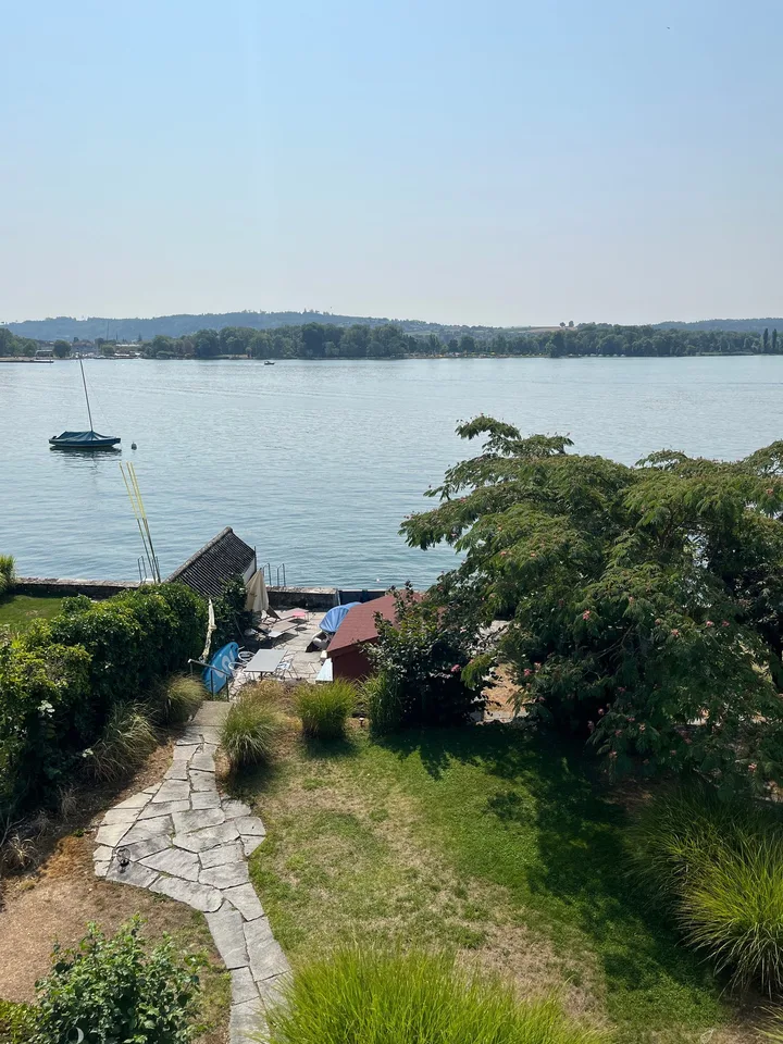 Casa unifamiliare moderna di 3,5 locali con accesso al lago a Biel – da ottobre 2026