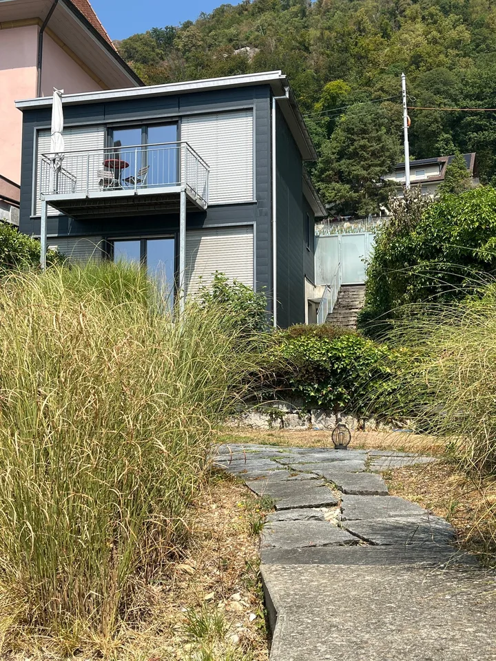 Casa unifamiliare moderna di 3,5 locali con accesso al lago a Biel – da ottobre 2026
