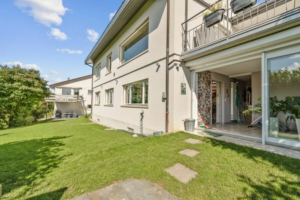 Maison unifamiliale exclusive dans un emplacement idyllique au bord de la forêt avec connexion autoroutière idéale