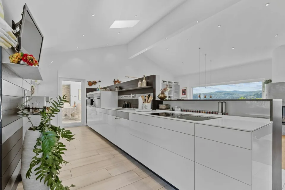 Maison unifamiliale exclusive dans un emplacement idyllique au bord de la forêt avec connexion autoroutière idéale