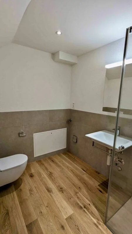 Modernes Studio mit grosszügigem Balkon