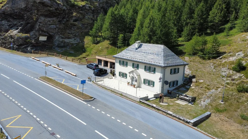Café-Restaurant & Wohnung Engeloch (Simplon) – inkl. Garage und Parkplatz