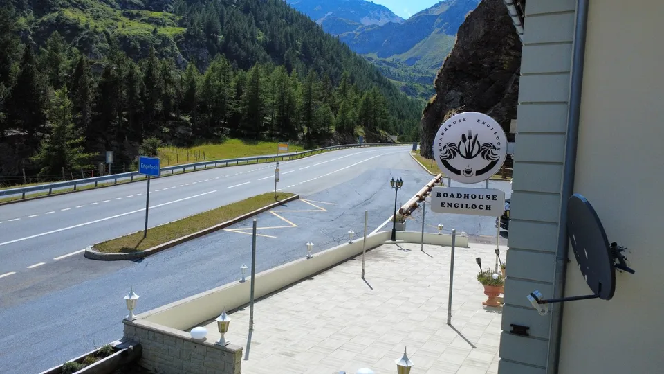 Café-Restaurant & Wohnung Engeloch (Simplon) – inkl. Garage und Parkplatz