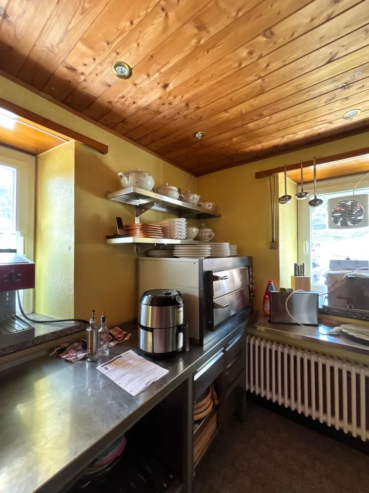 Café-Restaurant & Wohnung Engeloch (Simplon) – inkl. Garage und Parkplatz – Foto 9 von 15