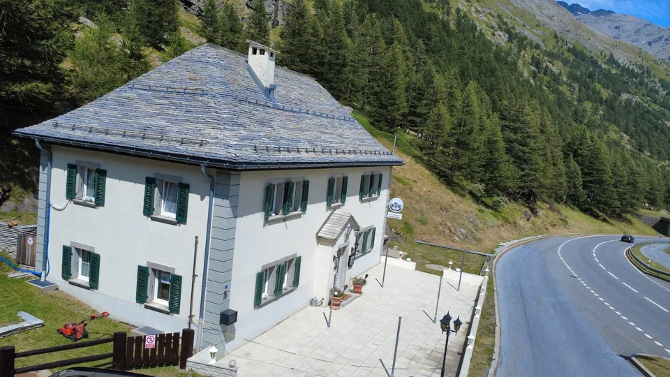 Café-Restaurant & Wohnung Engeloch (Simplon) – inkl. Garage und Parkplatz