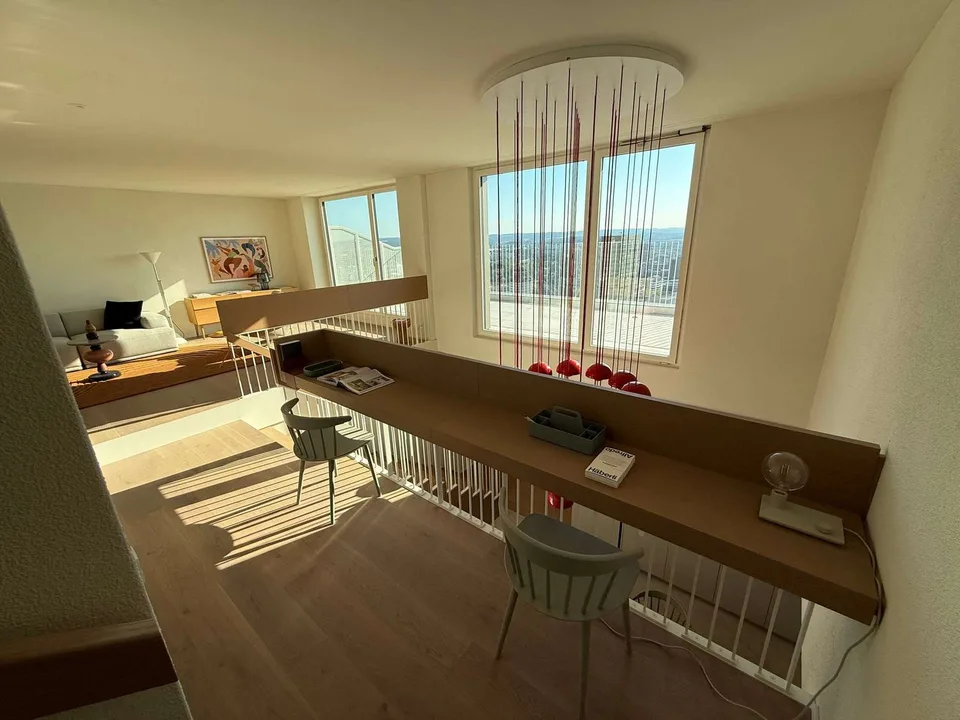 Einzigartige 3.5-Zimmer-Triplexwohnung im 25. OG mit urbanem Charme