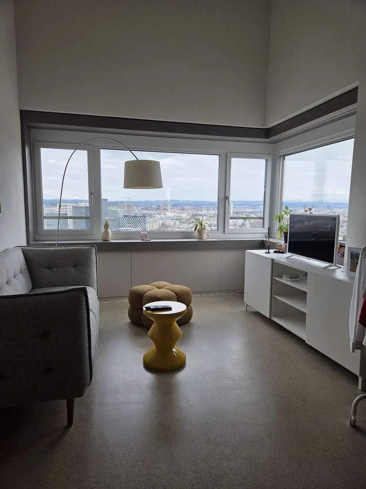Moderne 1.5 Zimmer Mezzanine mit Panoramaweitsicht