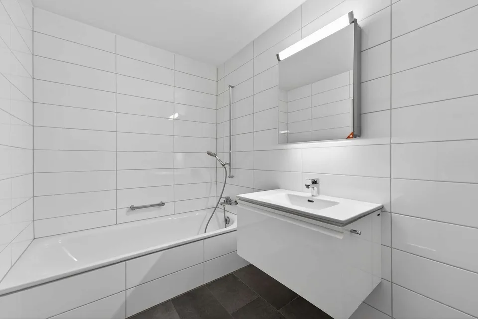 Appartement moderne et lumineux de 5,5 pièces avec grande terrasse de 35,5m2 | Votre refuge dans le vert – photo 10 sur 13