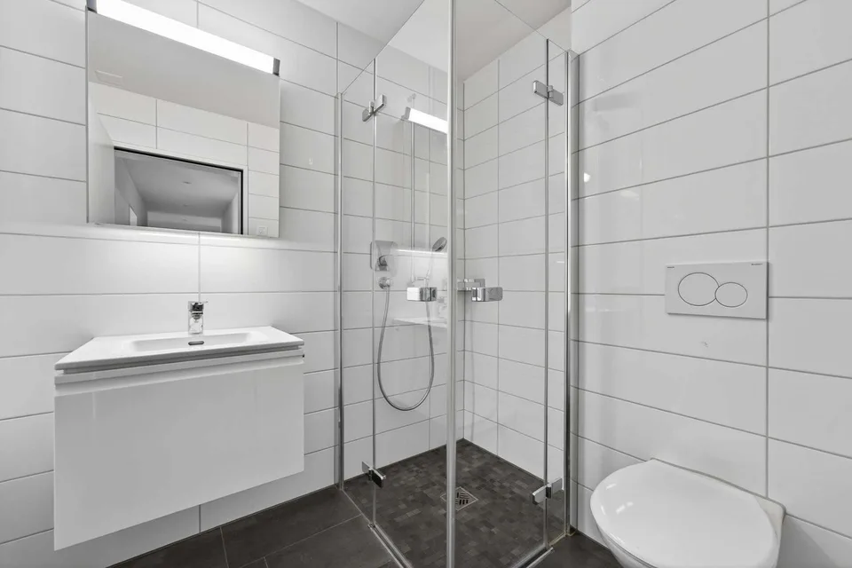 Appartement moderne et lumineux de 5,5 pièces avec grande terrasse de 35,5m2 | Votre refuge dans le vert – photo 11 sur 13