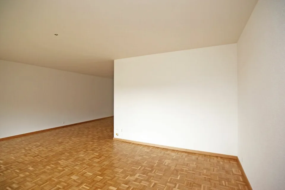 Teilsanierte 1.5-Zimmer-Dachwohnung