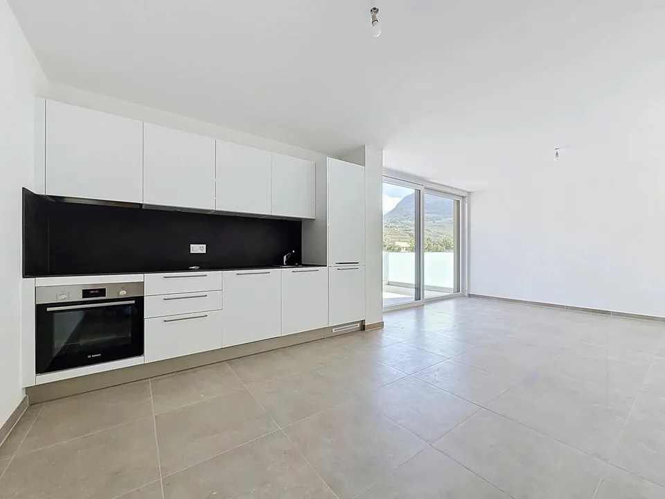 Zu vermieten in Uvrier großes 2.5-Zimmer-Attikapartment mit Terrasse