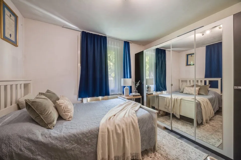 Petite Maison de Plusieurs Familles avec Trois Appartements Loués