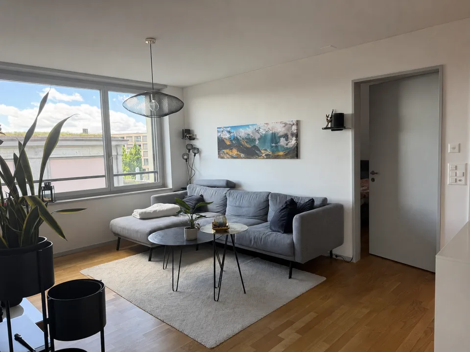 BEFRISTET: 21.08.2026 - 14.12.2026 / Stilvolle 3.5-Zimmer-Wohnung mit Loggia und Bergsicht in Cham