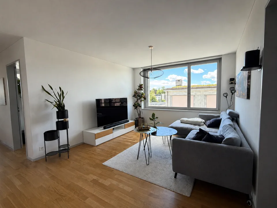 BEFRISTET: 21.08.2026 - 14.12.2026 / Stilvolle 3.5-Zimmer-Wohnung mit Loggia und Bergsicht in Cham