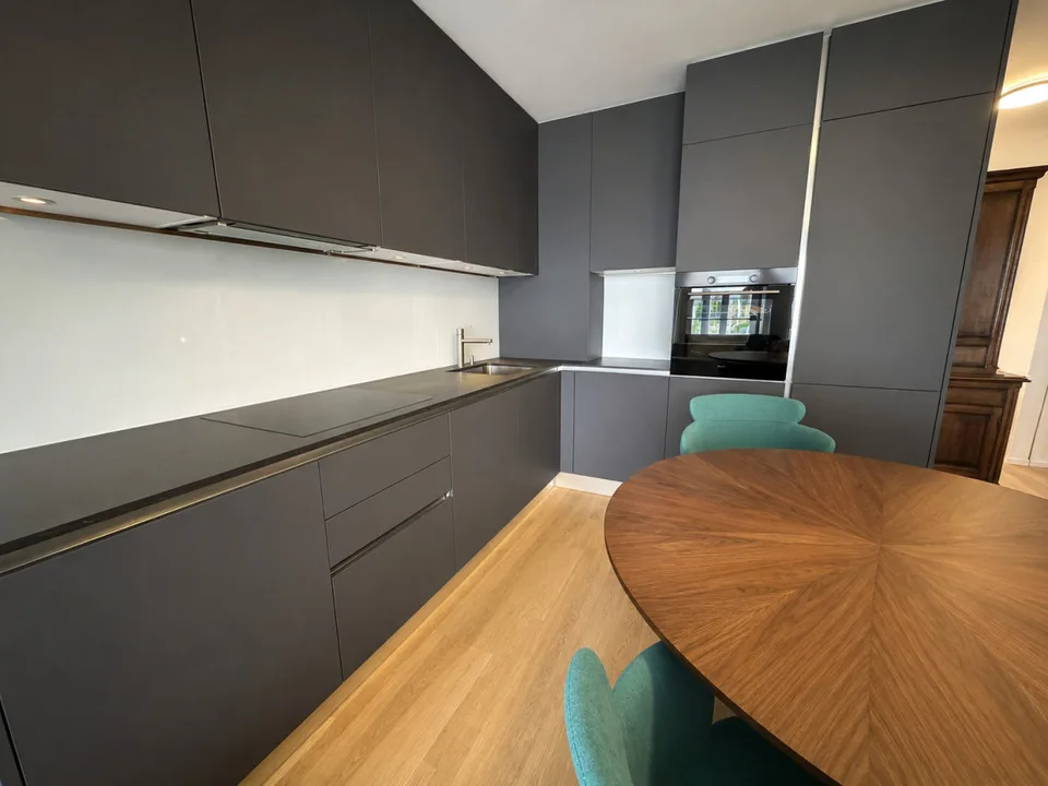 GERÄUMIGES 3.5-ZIMMER-WOHNUNG MIT ATemberAUBENDER AUSsICHT!