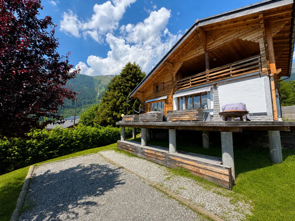 WUNDERBAR RENOVIERTE HÜTTE - ZWEITWOHNSITZ & VERKAUF AN AUSLÄNDER ERLAUBT