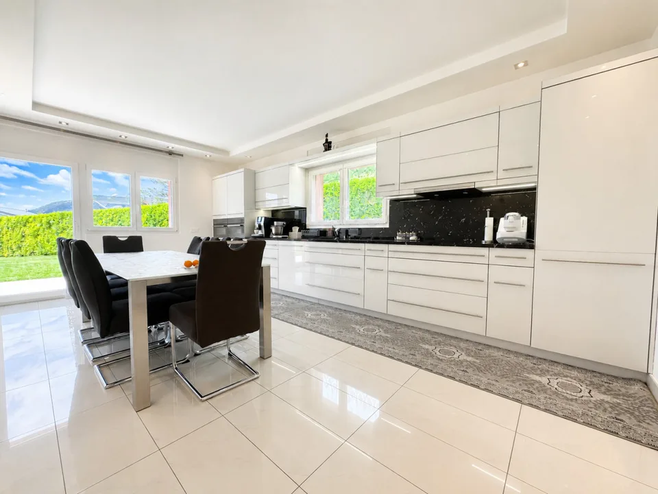 VILLA 6.5 PIÈCES AVEC GRAND JARDIN ET VUE DÉGAGÉE