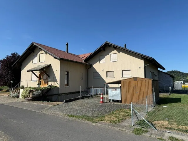 Zwei Wohnhäuser auf 1748 m2 Parzelle in Schwadnerau