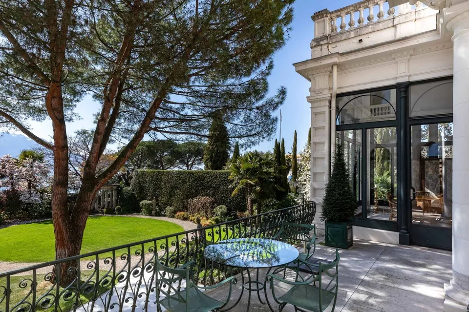 Perle architecturale au bord du lac