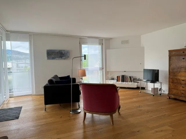 Appartamento di 4,5 locali ristrutturato con alta qualità e posizione centrale, con balcone