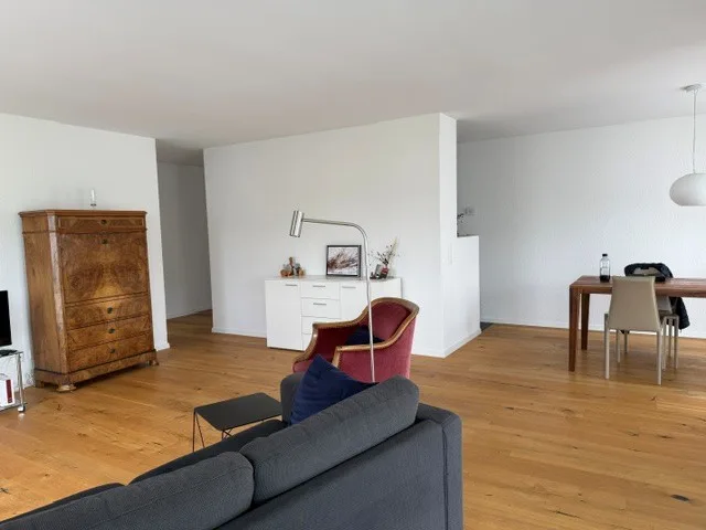 Appartamento di 4,5 locali ristrutturato con alta qualità e posizione centrale, con balcone