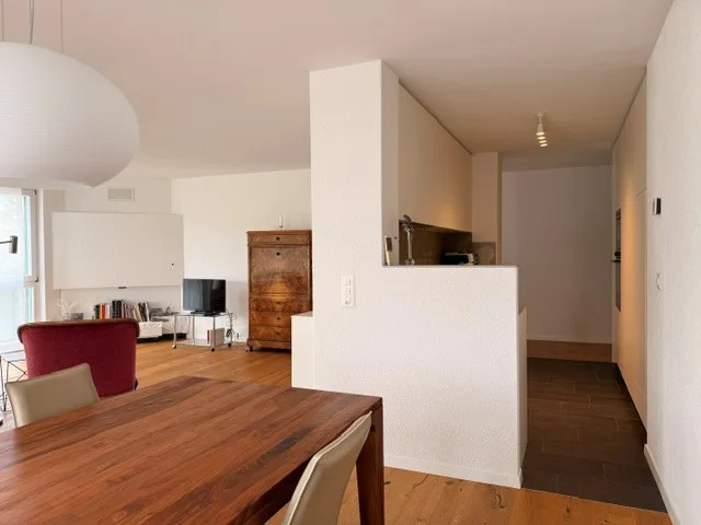 Appartamento di 4,5 locali ristrutturato con alta qualità e posizione centrale, con balcone