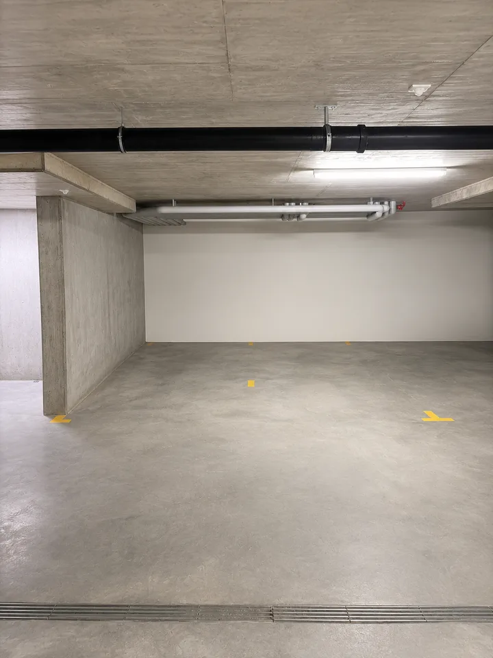 Einstellhallenplatz Nr. 1