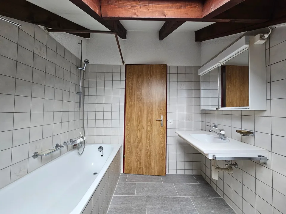 3.5-Room-Balcony-Attic Apartment in a Green Setting!