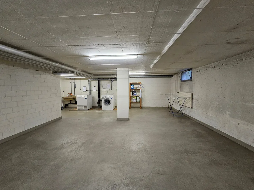 3.5-Room-Balcony-Attic Apartment in a Green Setting!