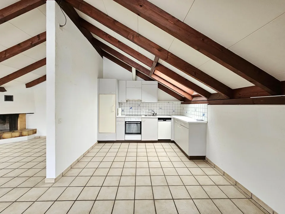 3.5-Room-Balcony-Attic Apartment in a Green Setting!