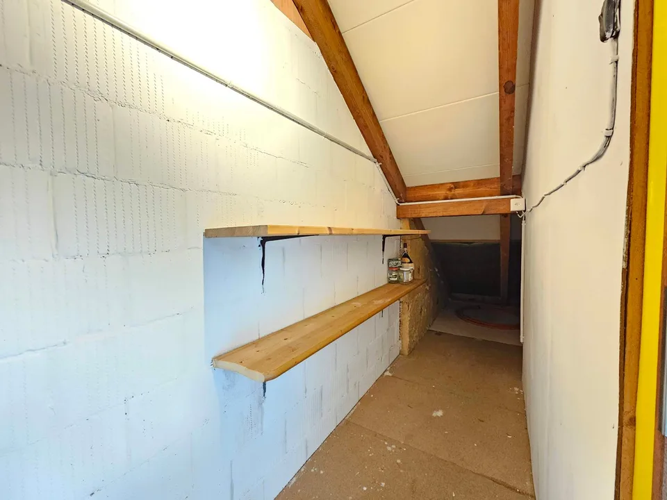 3.5-Room-Balcony-Attic Apartment in a Green Setting!