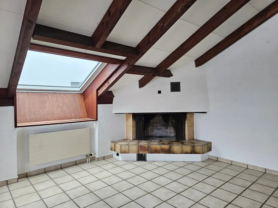 3.5-Room-Balcony-Attic Apartment in a Green Setting!