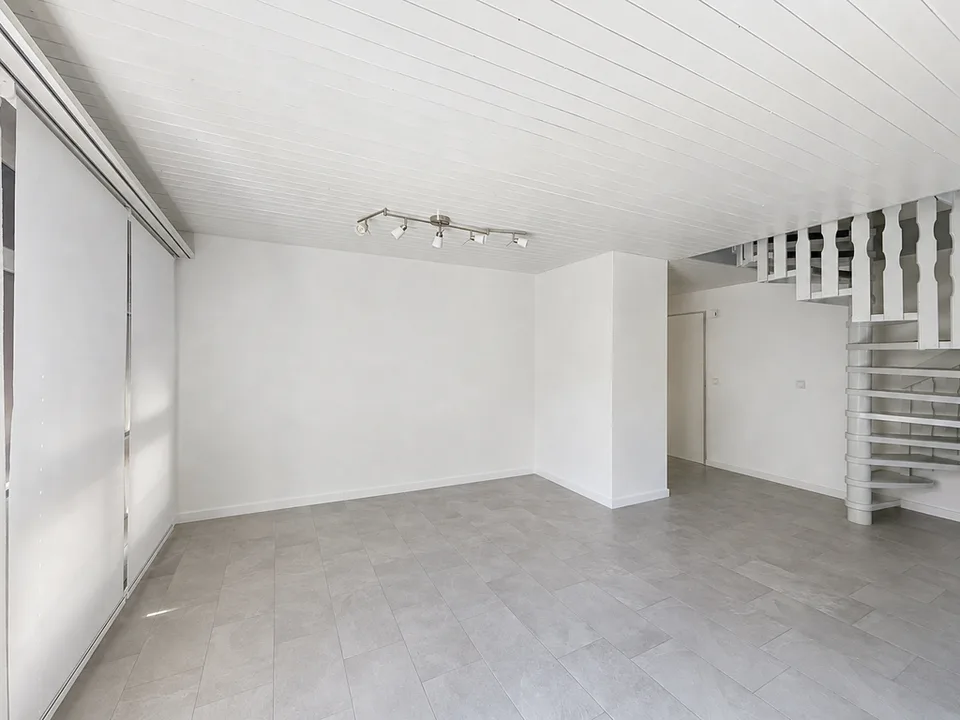 Charmante, lichtdurchflutete Dachwohnung auf zwei Etagen in Gutenswil
