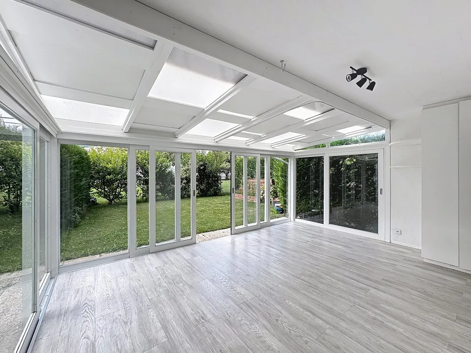 Sion – Appartamento di 2.5 locali al pian terreno con prato privato e garage-box, vicino al centro città