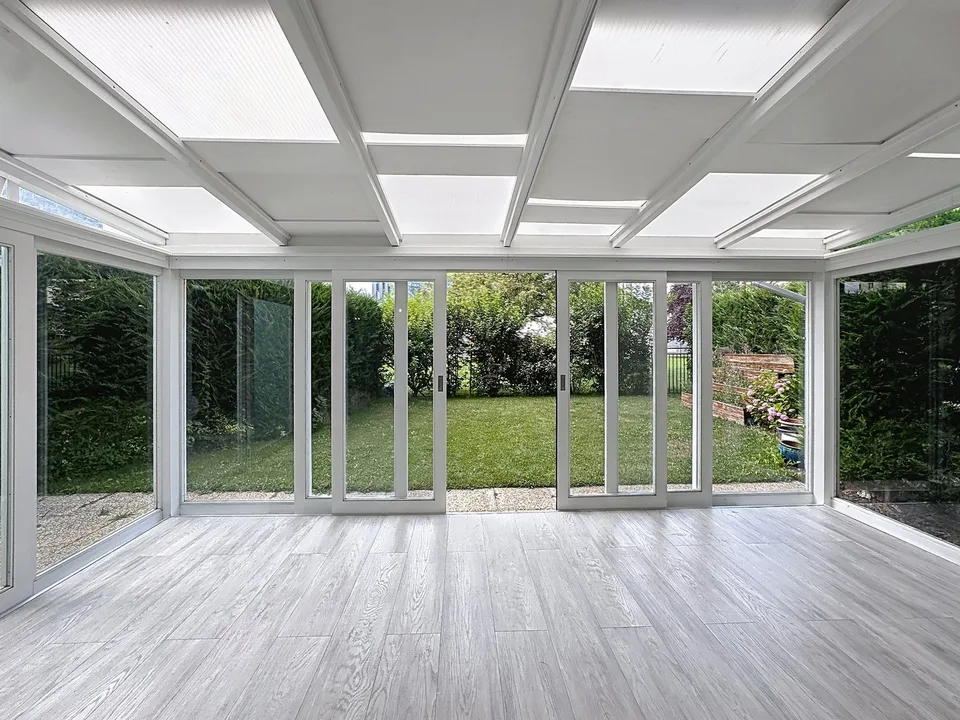 Sion – Appartamento di 2.5 locali al pian terreno con prato privato e garage-box, vicino al centro città