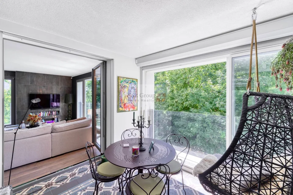 Contemporary apartment with high-end features - Exclusive