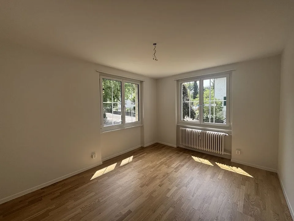 3 1/2-Zimmerwohnung, Parterre links