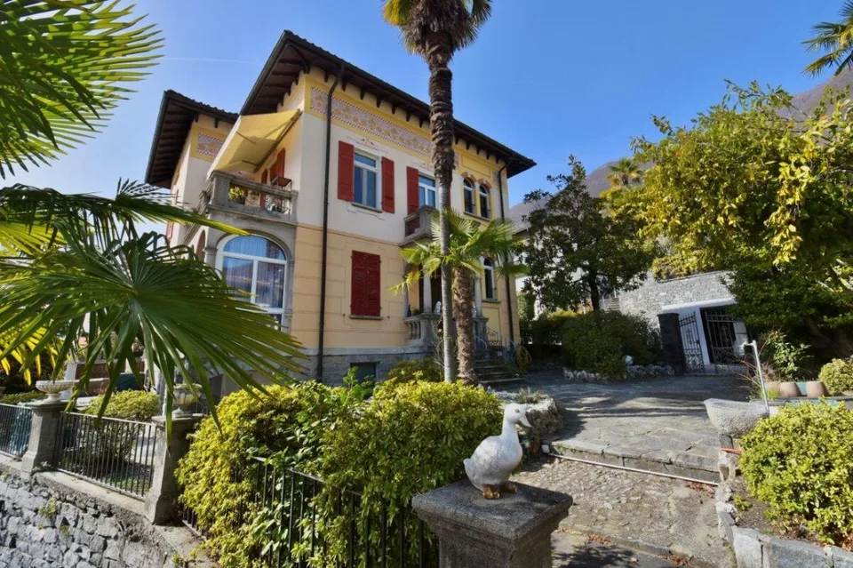 Maison multifamiliale historique avec terrain dans un excellent emplacement