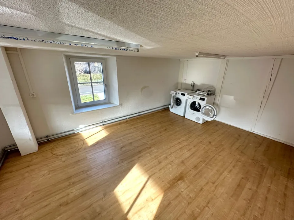 Grosszügige 5.5-Zimmer Maisonettewohnung mit viel Holz und Charme – Foto 7 von 8