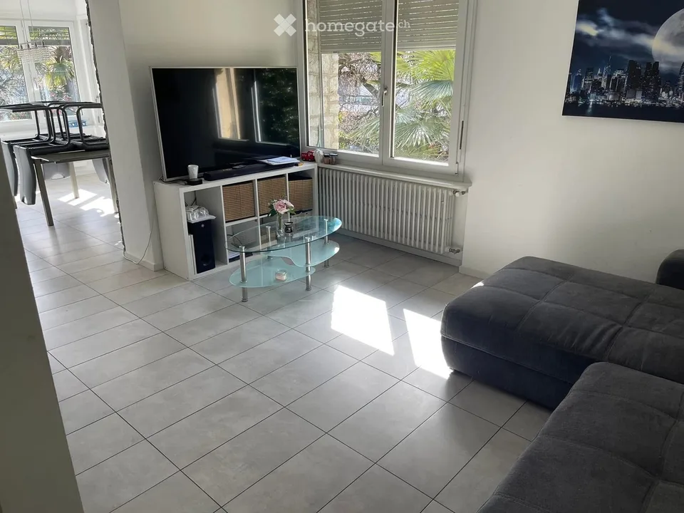 Großes Zimmer in einem unabhängigen Haus mit Garten zur Miete