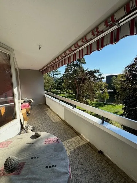 Zimmer in hellem Apartment in Gland - Verfügbar