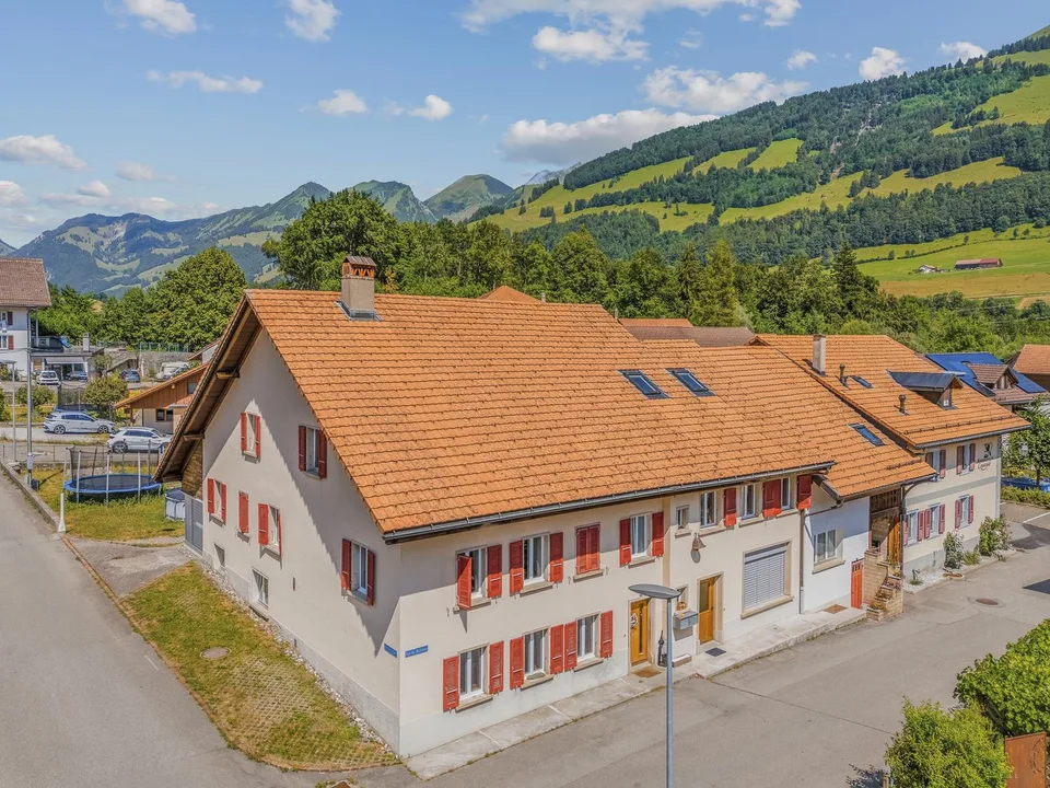 Maison villageoise de 3 logements avec jardin et potentiel foncier