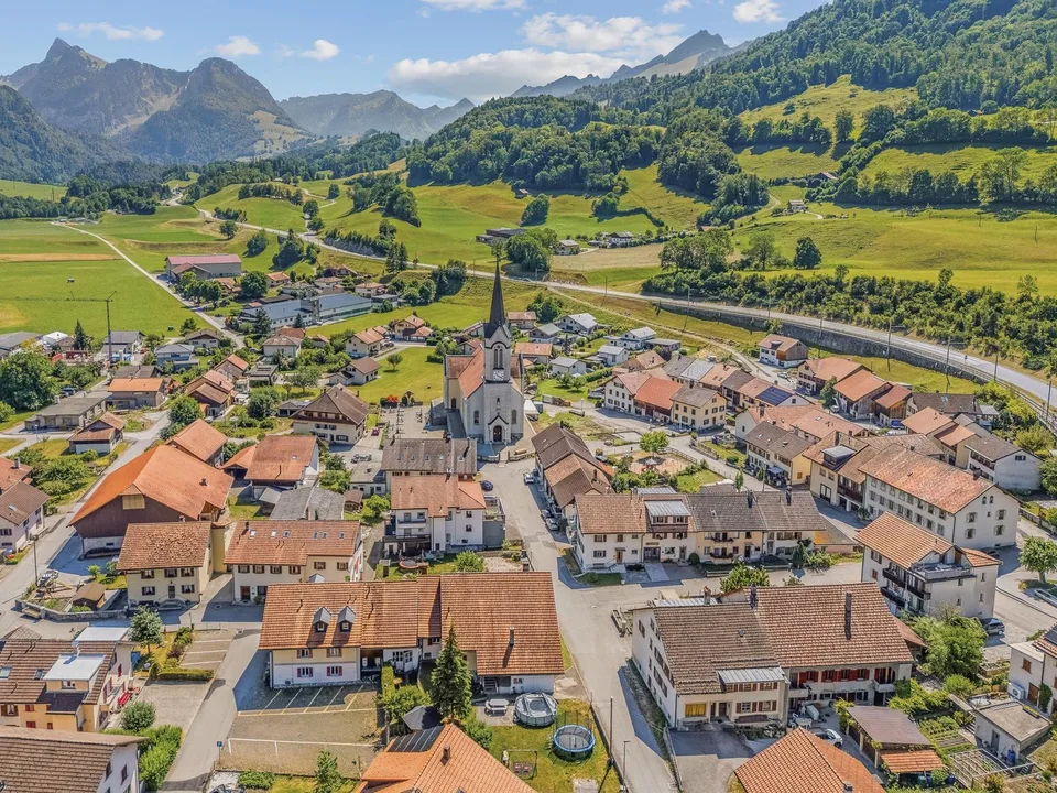 Maison villageoise de 3 logements avec jardin et potentiel foncier