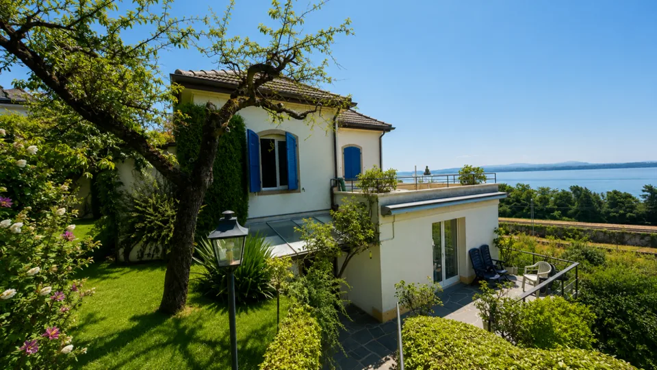 Splendida villa indipendente con vista panoramica, a 200 m dal lago