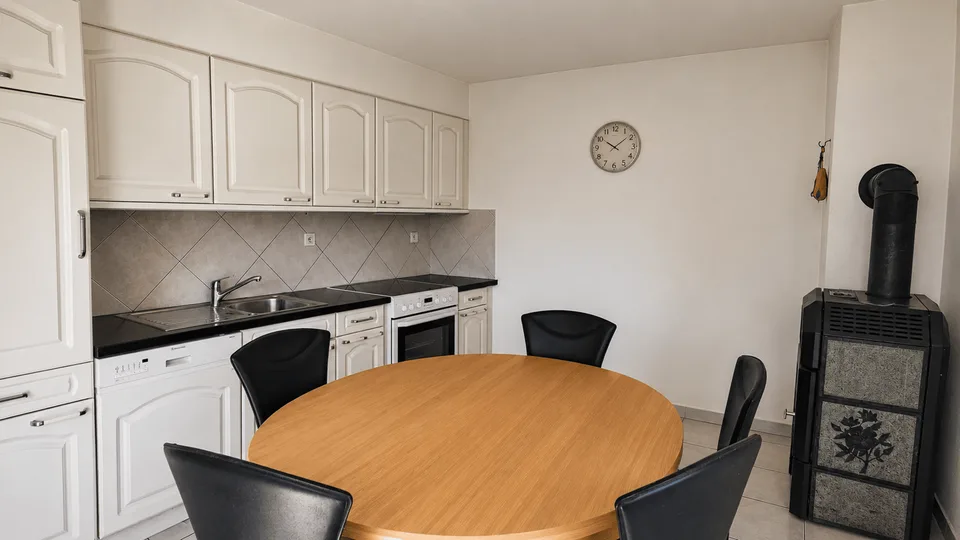 Casa di villaggio con più appartamenti e annessi – foto 9 di 13
