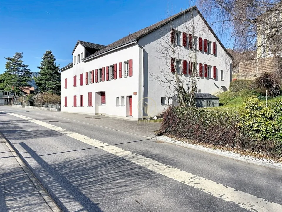 A BALLAIGUES - bel immeuble très bien entretenu et rénové de 5 appartements, 2 dépôts et 9 places de parc
