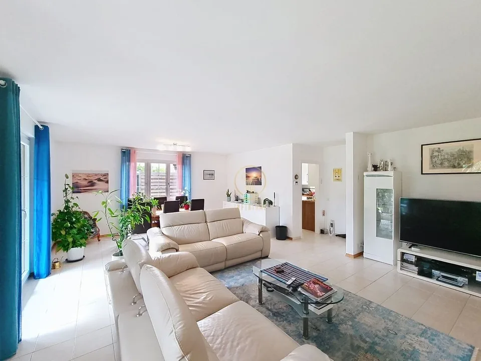 RENENS - Villa a schiera di 5.5 locali con grande giardino. Non iscritta in una PPE.
