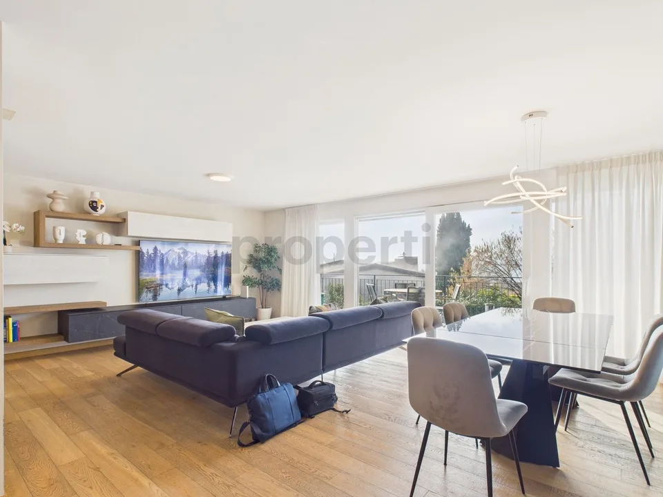 Elegante appartamento 4.5 locali con parcheggio privato, Balerna