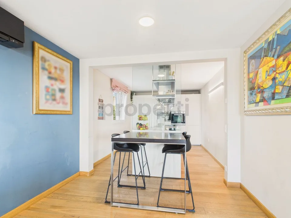 Elegantes Apartment mit 4.5 Zimmern und privatem Parkplatz, Balerna